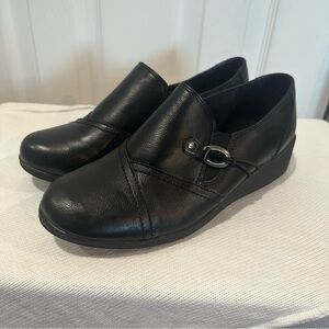 BARETRAPS Womens  7.5 W Black Slip On Comfort Loafers